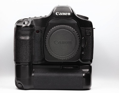 Фотоаппарат комиссионный Canon EOS 5D+бат блок+2 аккумулятора (б/у, гарантия 14 дней, S/N3721301048)