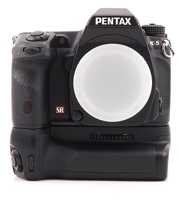 Фотоаппарат комиссионный Pentax K-5 Body + Бат. блок Pentax D-BG4 (б/у, гарантия 14 дней, S/N405352)