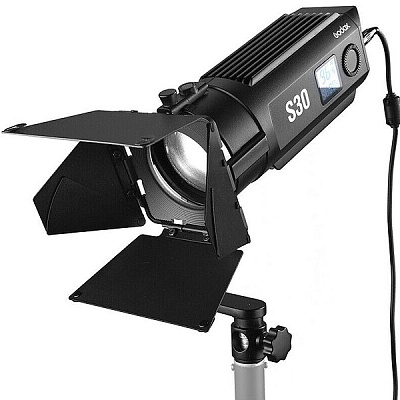 Осветитель Godox S30 5600K, светодиодный, фокусируемый для видео и фотосъемки
